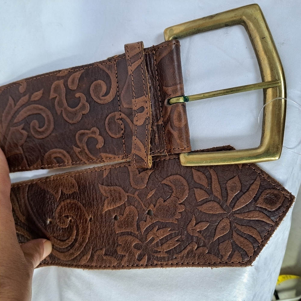 TopShop Vintage-Inspired‎ Tooled Leather Belt with Brass Buckle - Picture 4 of 9